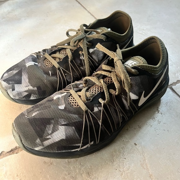 Nike Dual Fusion Hit Running Athletic Shoes Sneakers Green Camo Size 11 - Picture 6 of 6